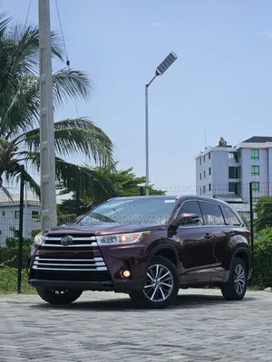 Toyota Highlander XLE 4x4 V6 (3.5L 6cyl 8A) 2018 Burgundy