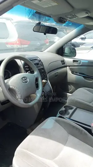 Toyota Sienna 2005 Silver