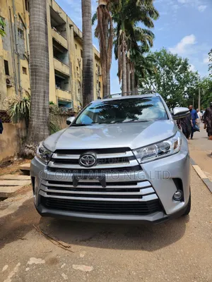 Toyota Highlander XLE 4x2 V6 (3.5L 6cyl 8A) 2018 Silver
