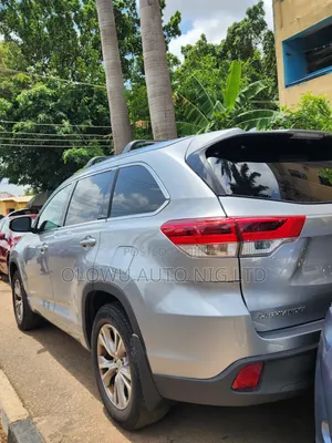 Toyota Highlander XLE 4x2 V6 (3.5L 6cyl 8A) 2018 Silver