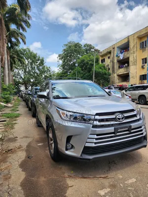 Toyota Highlander XLE 4x2 V6 (3.5L 6cyl 8A) 2018 Silver