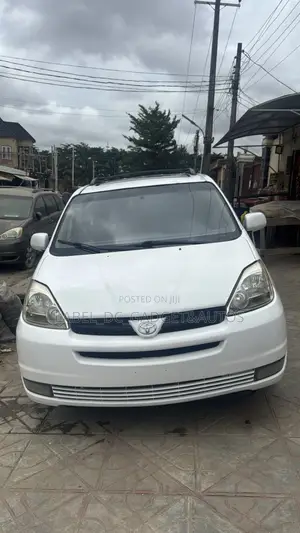 Toyota Sienna XLE AWD (3.3L V6 5A) 2004 White