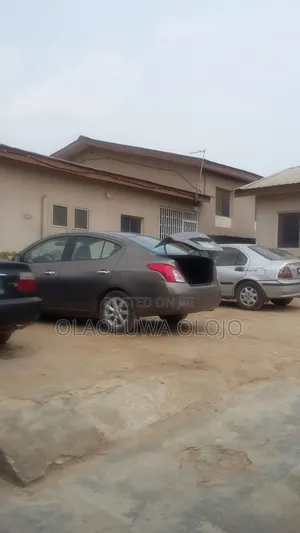 12bdrm House in Obafemi-Owode for sale