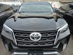 Toyota Fortuner 2022 Black