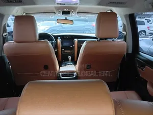 Toyota Fortuner 2022 Black