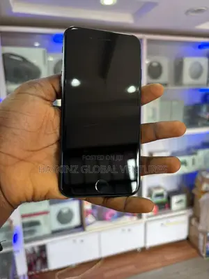 Apple iPhone SE (2020) 64 GB Black