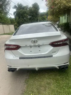 Toyota Camry XSE FWD (2.5L 4cyl 8AM) 2018 White