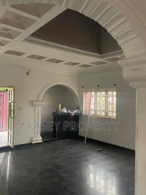 4bdrm Duplex in Warri for rent