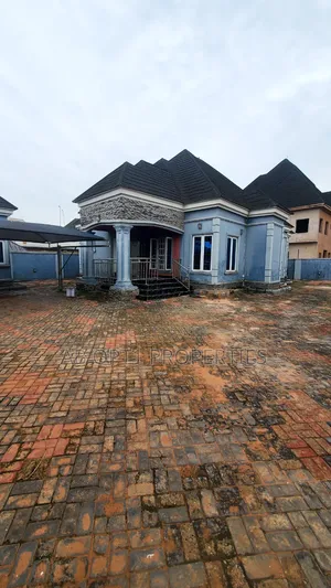 3bdrm Bungalow in Country Home, Benin City for sale