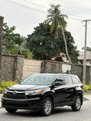 Toyota Highlander LE Plus V6 4x4 (3.5L 6cyl 6A) 2016 Black