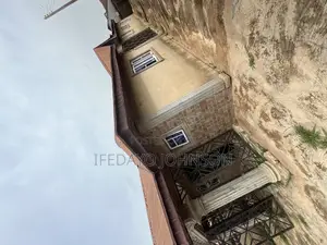 4bdrm Bungalow in Ajadi, Ologuneru for rent