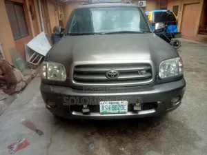 Toyota Sequoia 2002 Gray