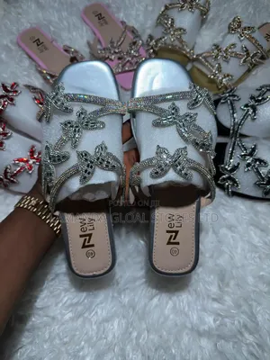 New Lily Luxury Rhinestone Butterfly Slides