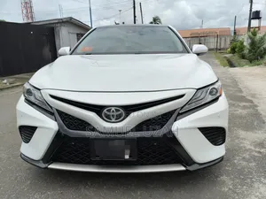 Toyota Camry XSE V6 FWD (3.5L 6cyl 8AM) 2018 White