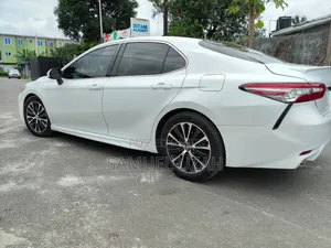 Toyota Camry XSE V6 FWD (3.5L 6cyl 8AM) 2018 White