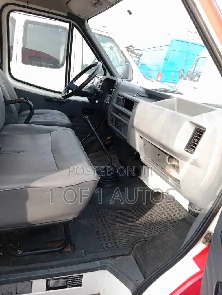 Ford Transit 2002 Red