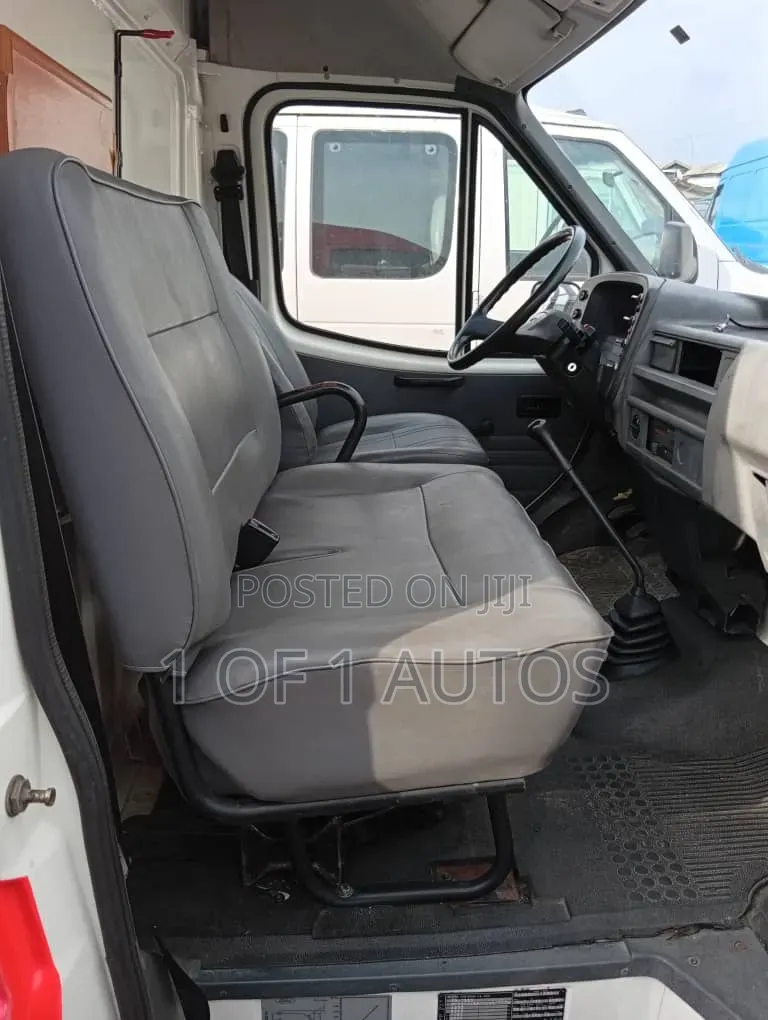 Ford Transit 2002 Red