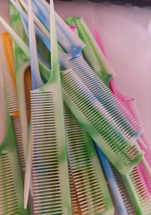 Coloured Tail Comb