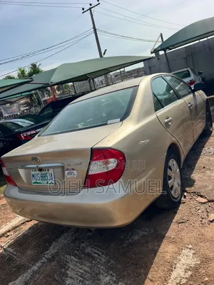 Toyota Camry LE 4dr Sedan (2.4L 4cyl 4A) 2004 Gold