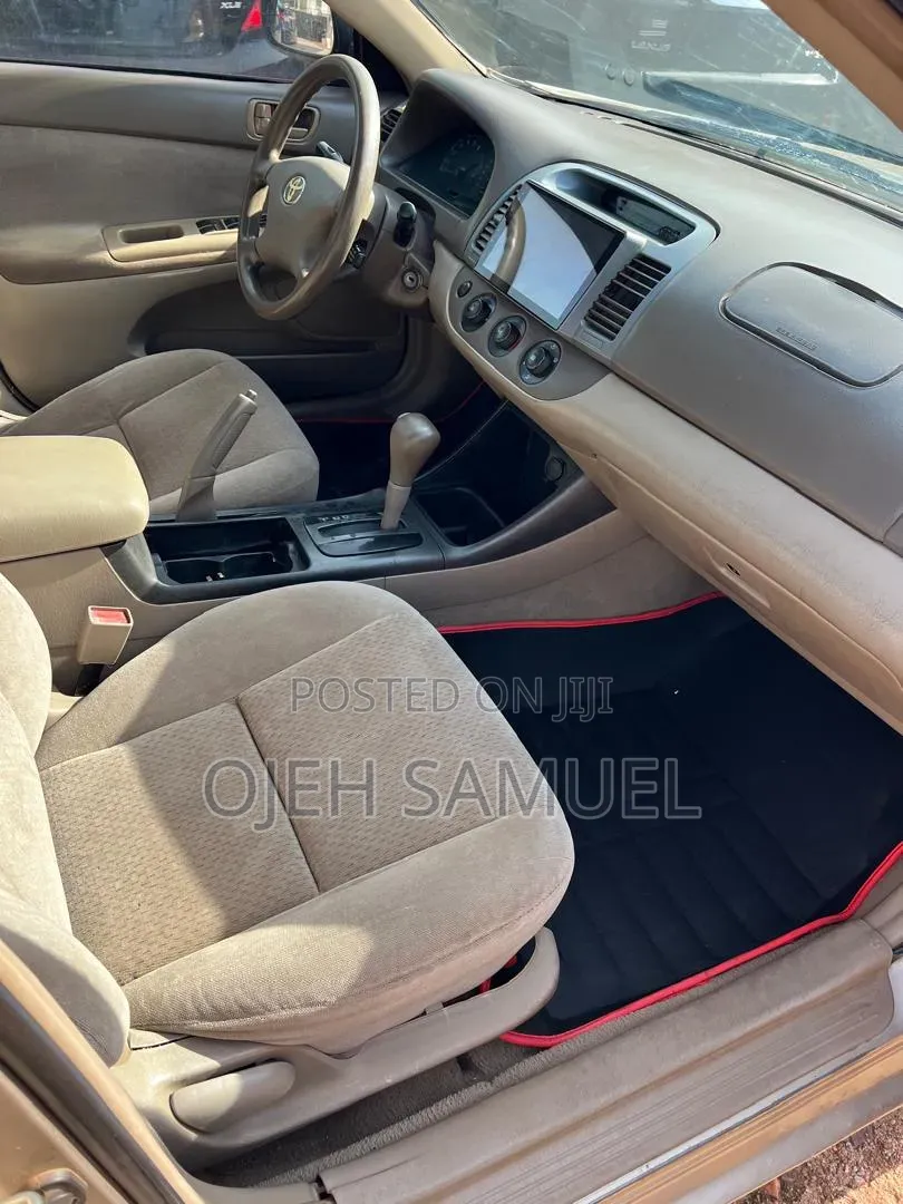 Toyota Camry LE 4dr Sedan (2.4L 4cyl 4A) 2004 Gold