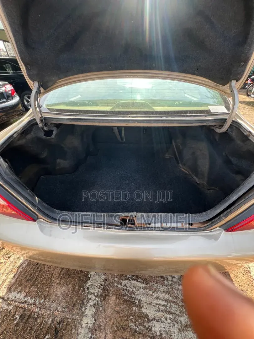 Toyota Camry LE 4dr Sedan (2.4L 4cyl 4A) 2004 Gold