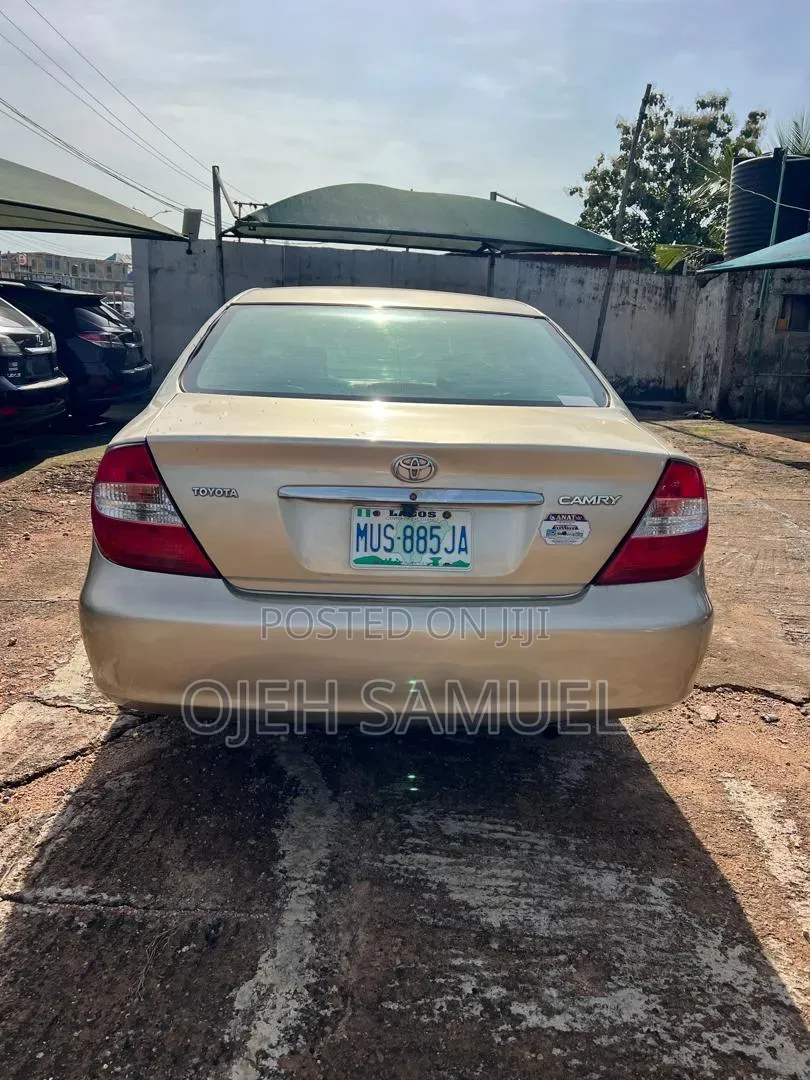 Toyota Camry LE 4dr Sedan (2.4L 4cyl 4A) 2004 Gold