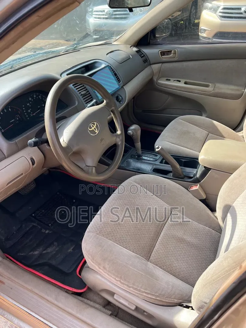 Toyota Camry LE 4dr Sedan (2.4L 4cyl 4A) 2004 Gold