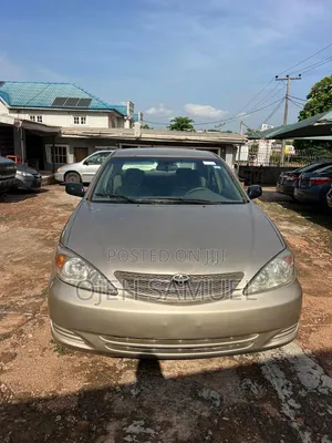 Toyota Camry LE 4dr Sedan (2.4L 4cyl 4A) 2004 Gold