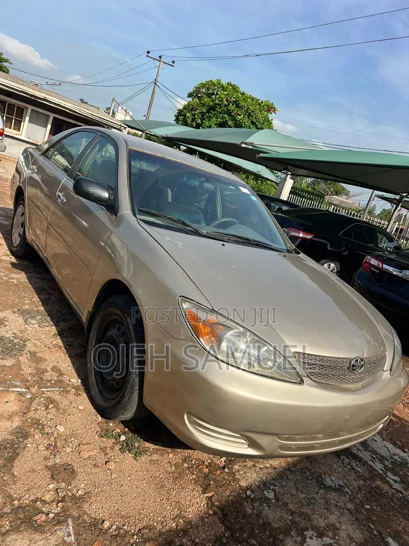 Toyota Camry LE 4dr Sedan (2.4L 4cyl 4A) 2004 Gold