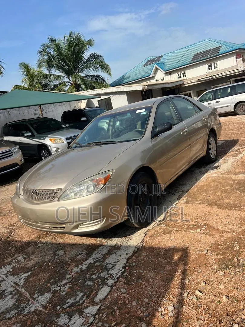 Toyota Camry LE 4dr Sedan (2.4L 4cyl 4A) 2004 Gold
