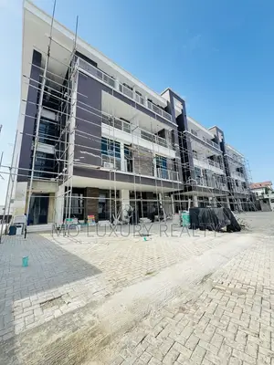 3bdrm Apartment in Osapa london for rent