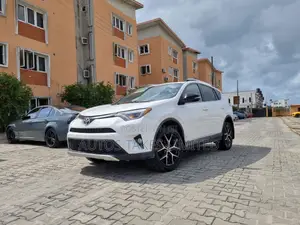 Toyota RAV4 SE AWD (2.5L 4cyl 6A) 2016 White