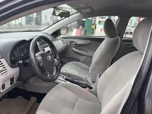 Toyota Corolla LE 4dr Sedan (1.8L 4cyl 4A) 2013 Gray
