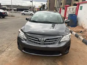Toyota Corolla LE 4dr Sedan (1.8L 4cyl 4A) 2013 Gray