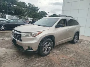 Toyota Highlander 2015 Gold