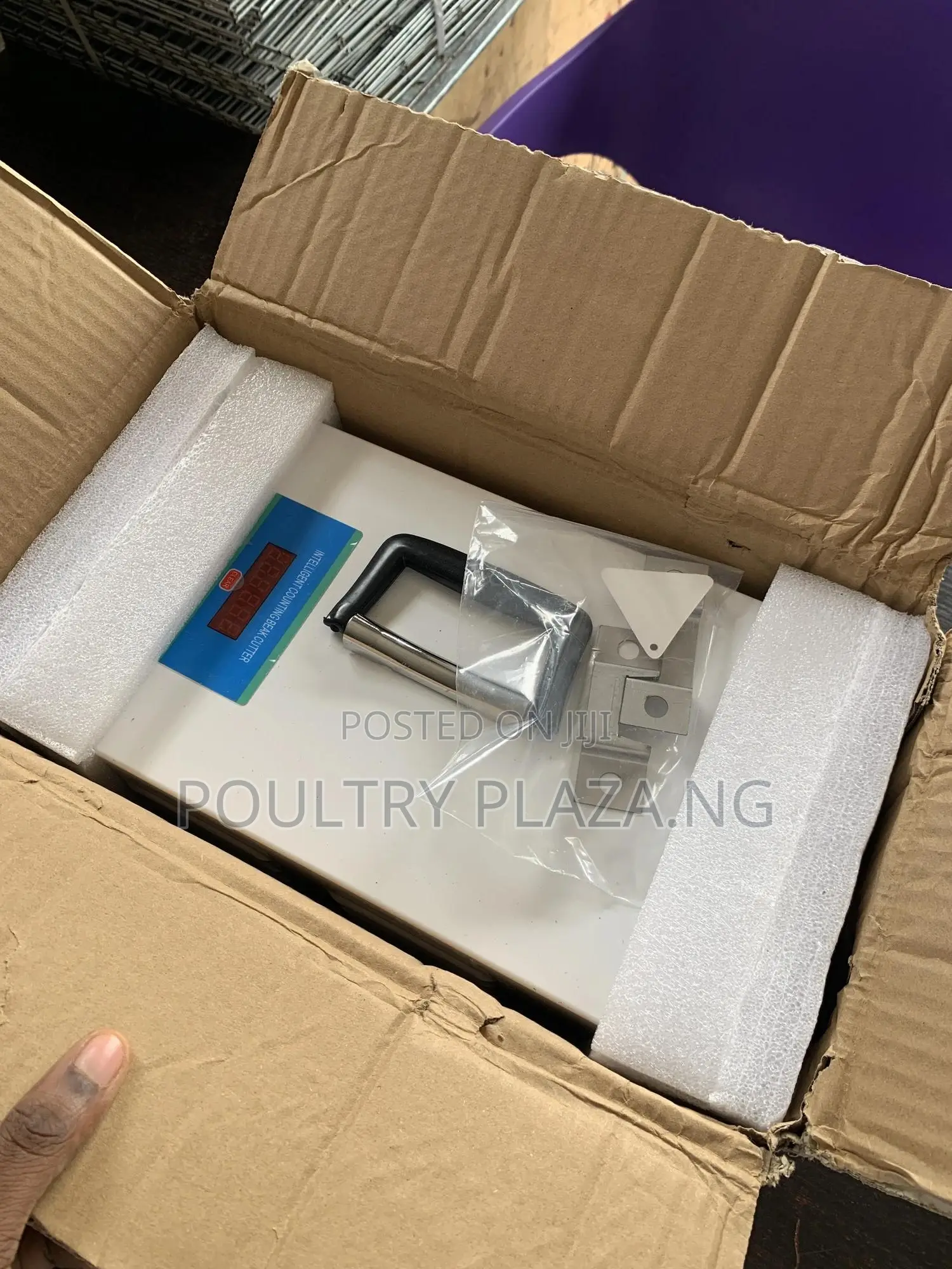Automatic Debeaking Machine With Counter
