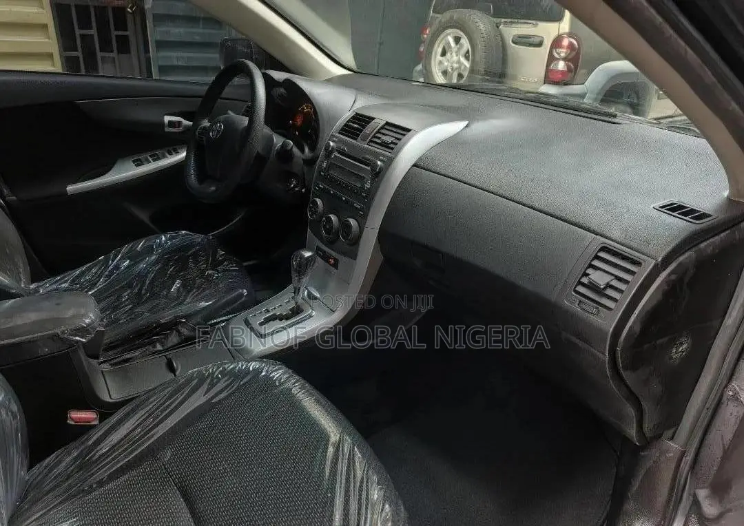 Toyota Corolla 2012 Black