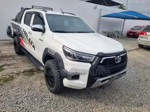 Toyota Hilux 2018 White