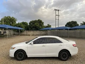 Toyota Camry Base 4dr Sedan (2.5L 4cyl 6M) 2011 White