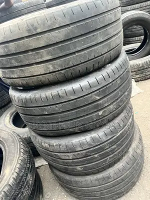 235/40/18 Lexus, Mercedes, Etc