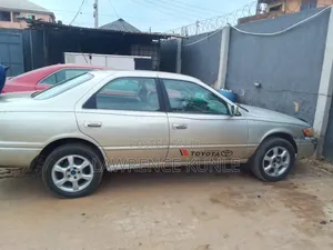 Toyota Camry LE 4dr Sedan (2.2L 4cyl 4A) 2000 Silver