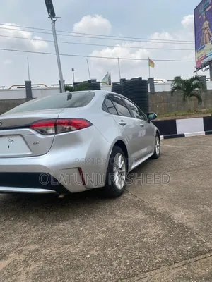 Toyota Corolla LE 2020 Silver