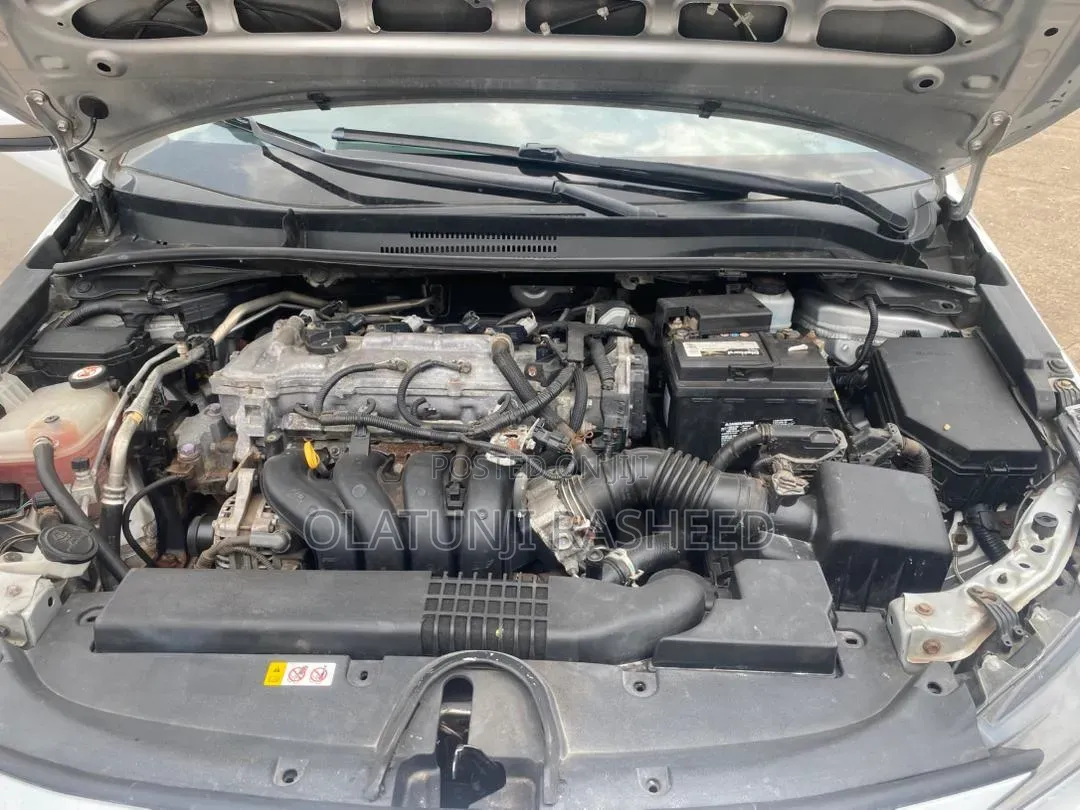Toyota Corolla LE 2020 Silver