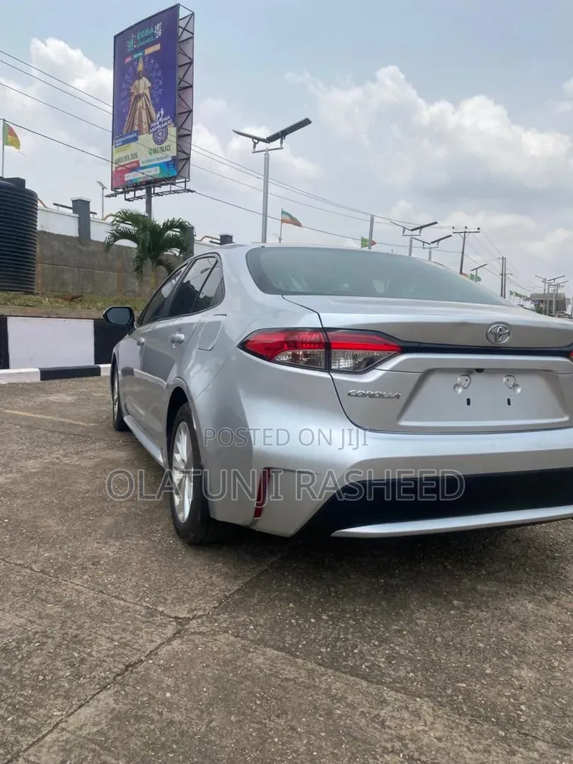 Toyota Corolla LE 2020 Silver