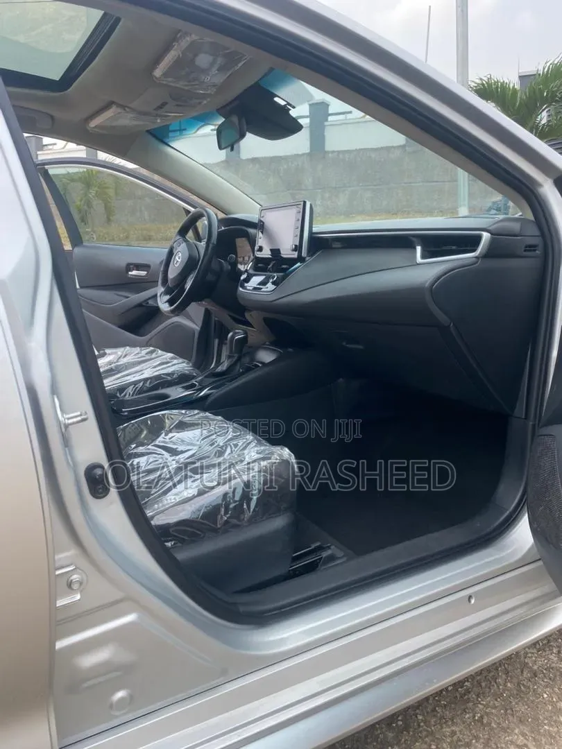 Toyota Corolla LE 2020 Silver
