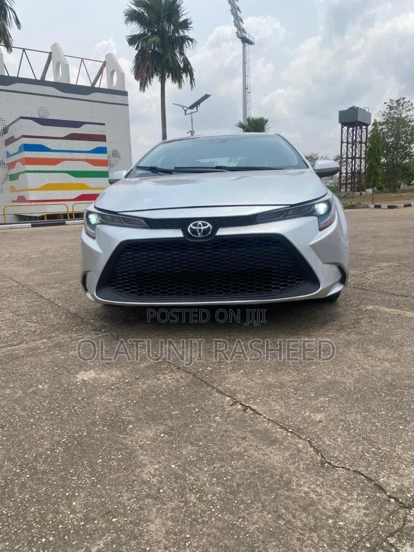 Toyota Corolla LE 2020 Silver