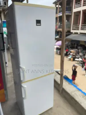 Zanussi Zrb23200wa Freestanding Fridge Freezer.