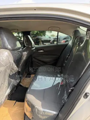 Toyota Corolla LE 2020 Silver