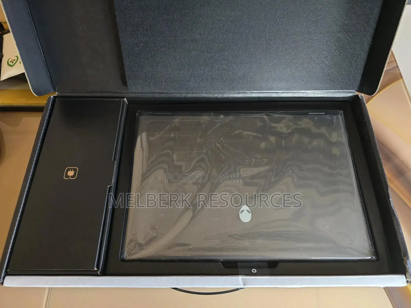 New Laptop Alienware M16 R2 32GB Intel Core Ultra 7 SSD 1T