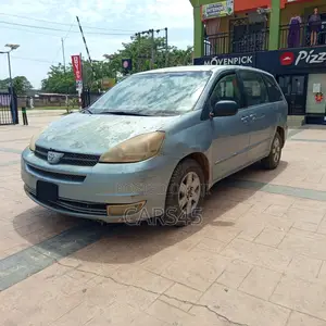 Toyota Sienna 2010 Blue